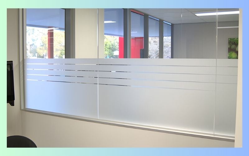 Mẫu decal dán kính mờ văn phòng dạng sọc